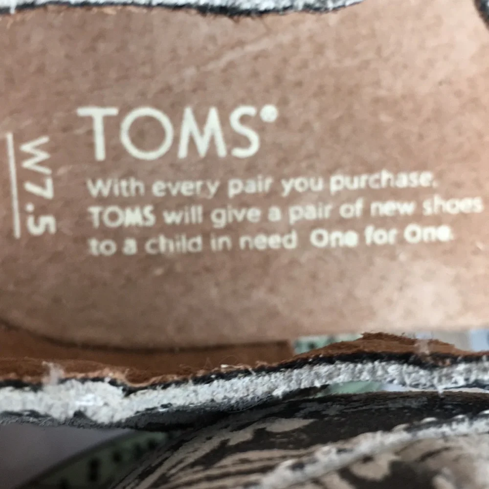 NWT Tom’s leather platform wedge